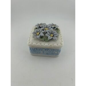 Treasury Collection Porcelain Covered Box Blue‎ Floral Daisies Trinket Jewelry